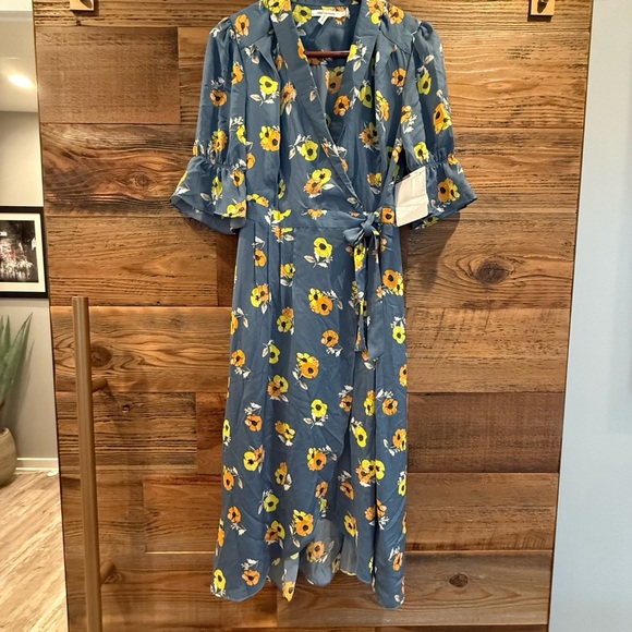 Avec Les Filles Floral Wrap Dress in Blue, Small - Picture 1 of 3
